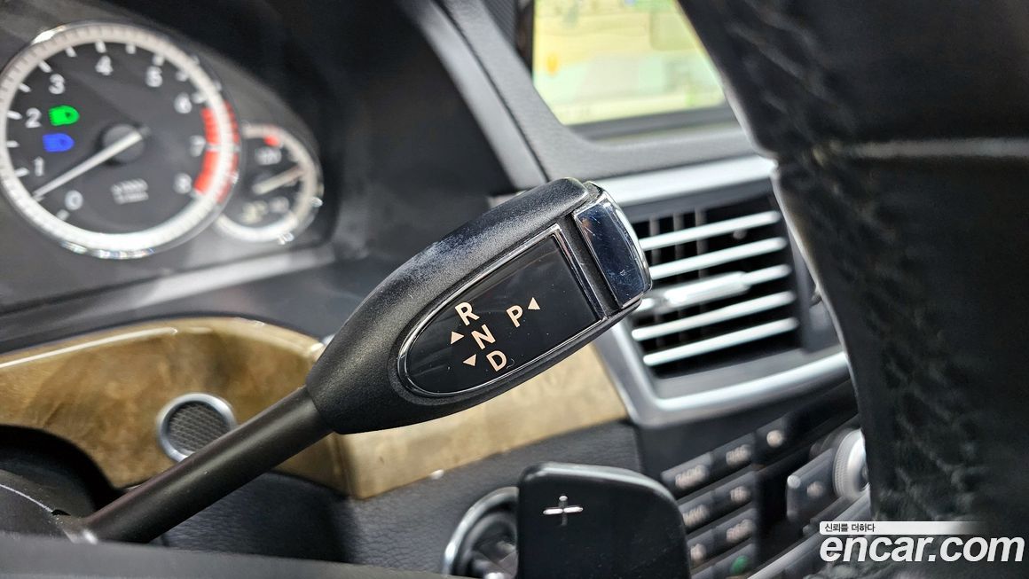 Mercedes-Benz E-Class 2011