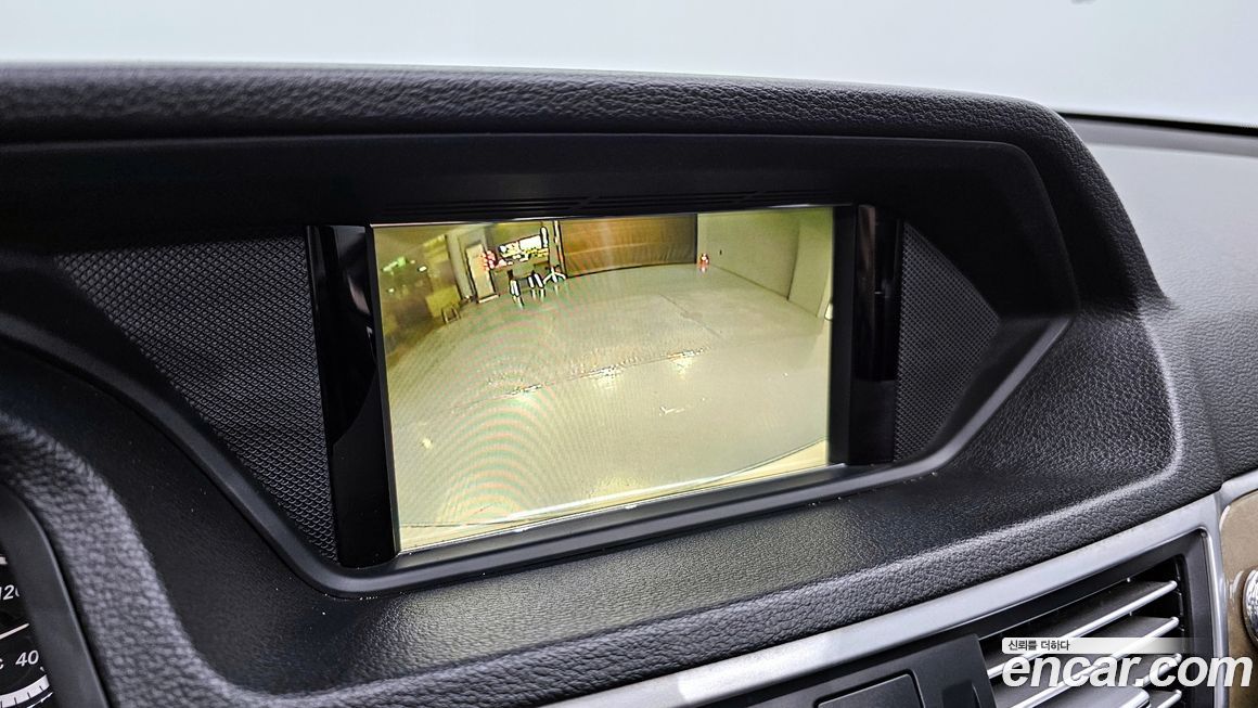 Mercedes-Benz E-Class 2011