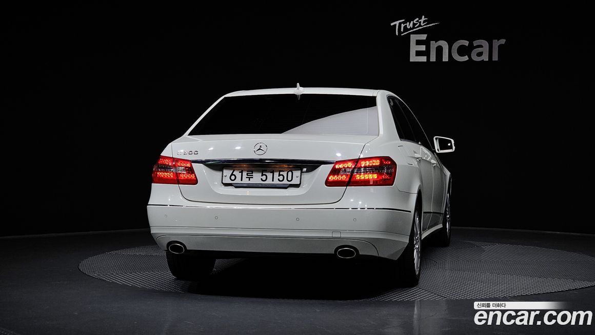 Mercedes-Benz E-Class 2011