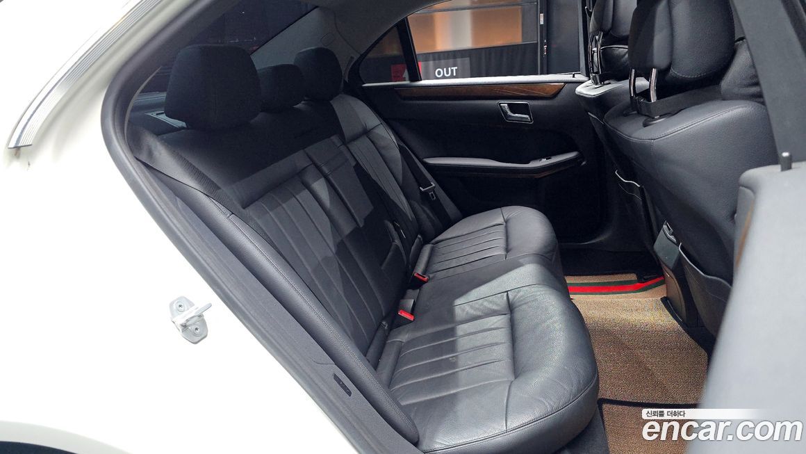 Mercedes-Benz E-Class 2011