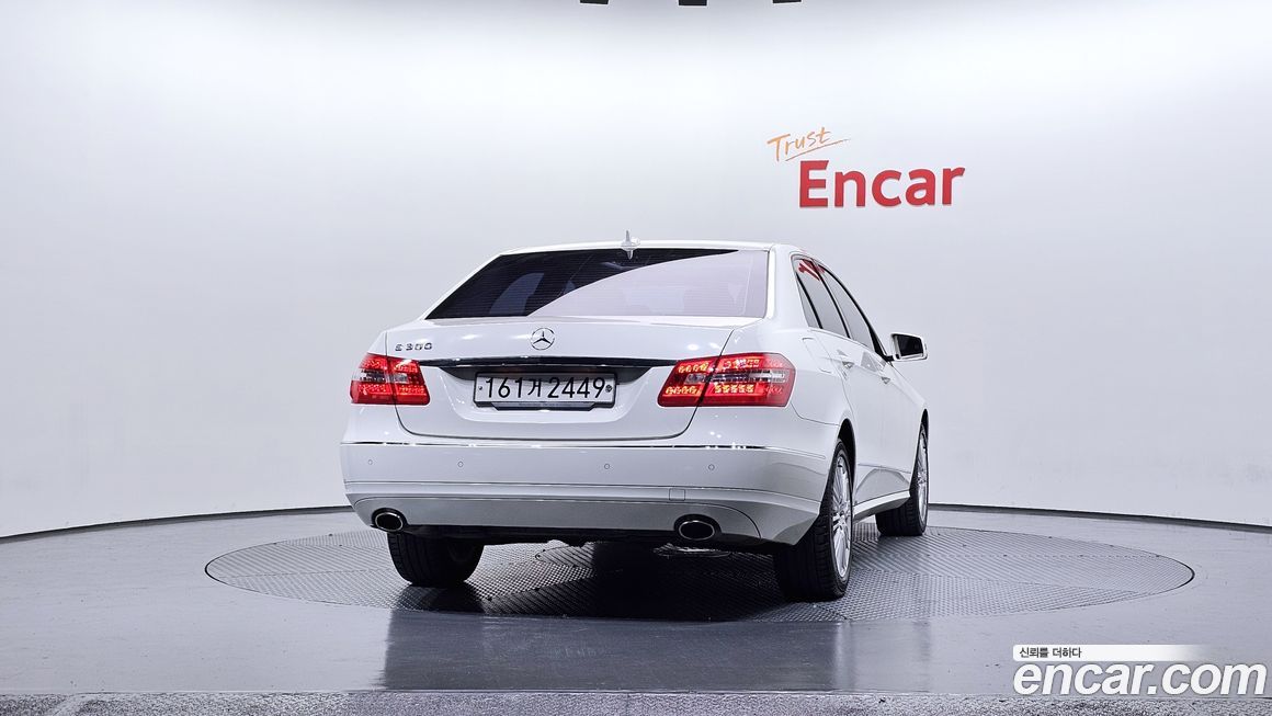 Mercedes-Benz E-Class 2011