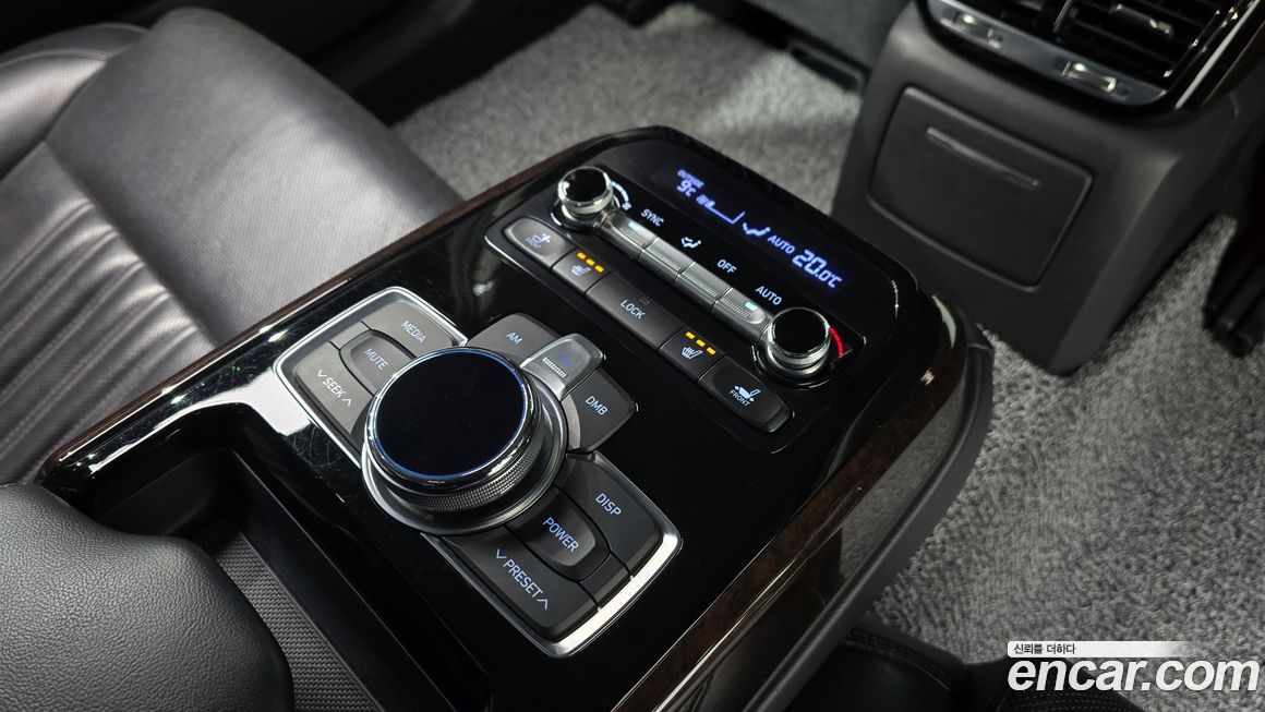 Genesis EQ900 2016