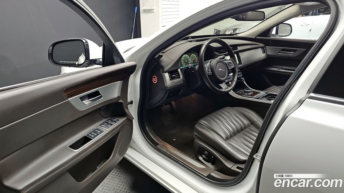 Jaguar XF 2017