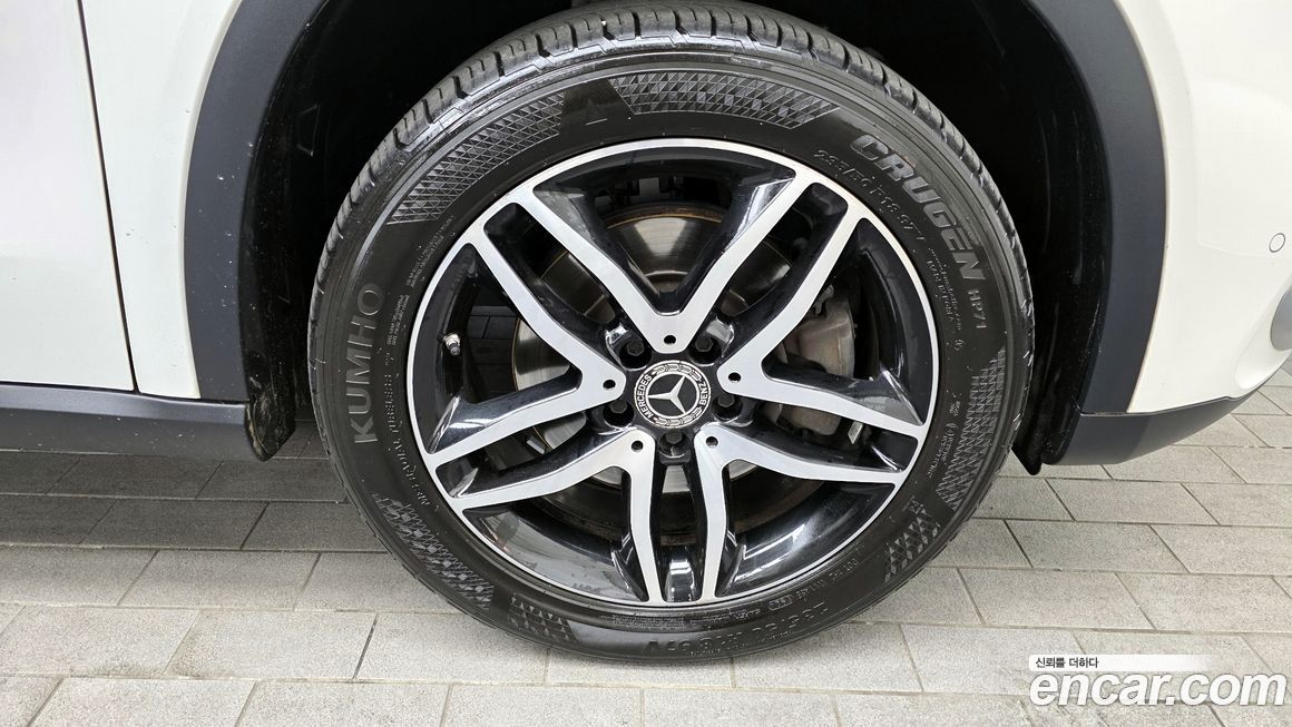 Mercedes-Benz GLA-Class 2019