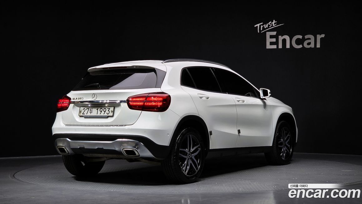Mercedes-Benz GLA-Class 2019