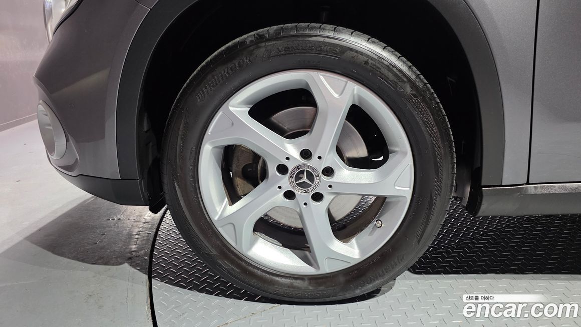 Mercedes-Benz GLA-Class 2019