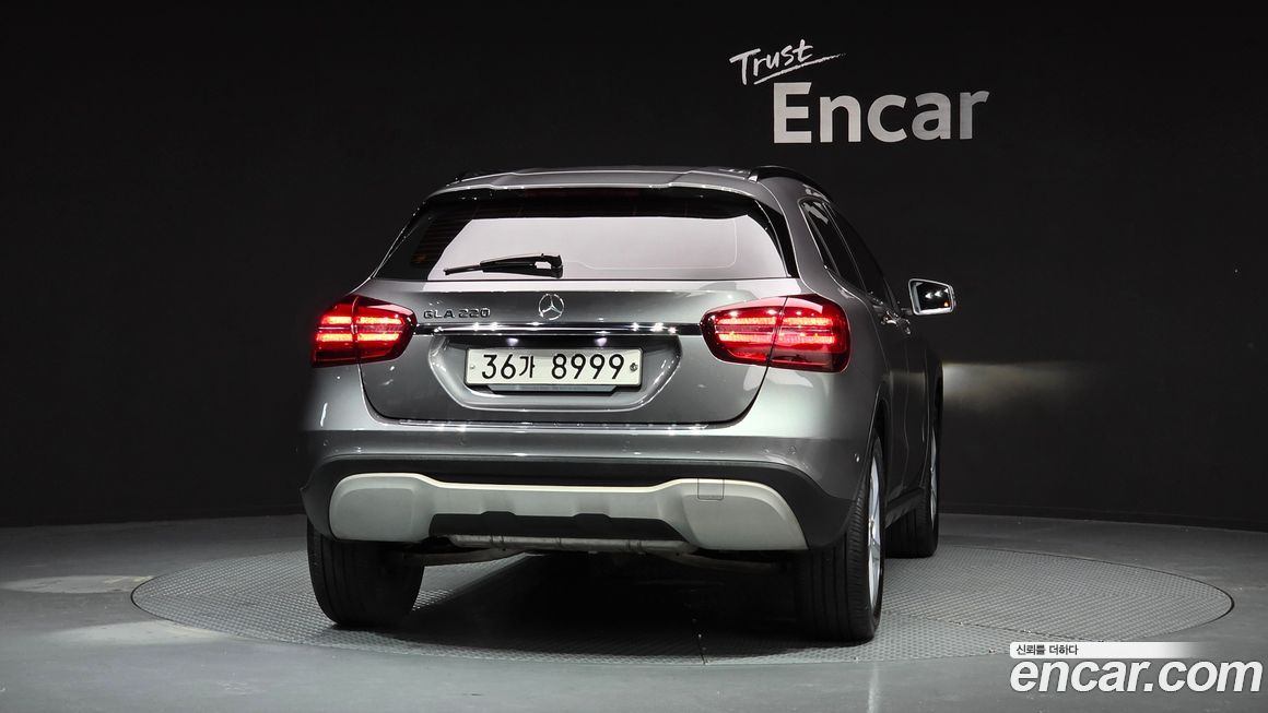 Mercedes-Benz GLA-Class 2019