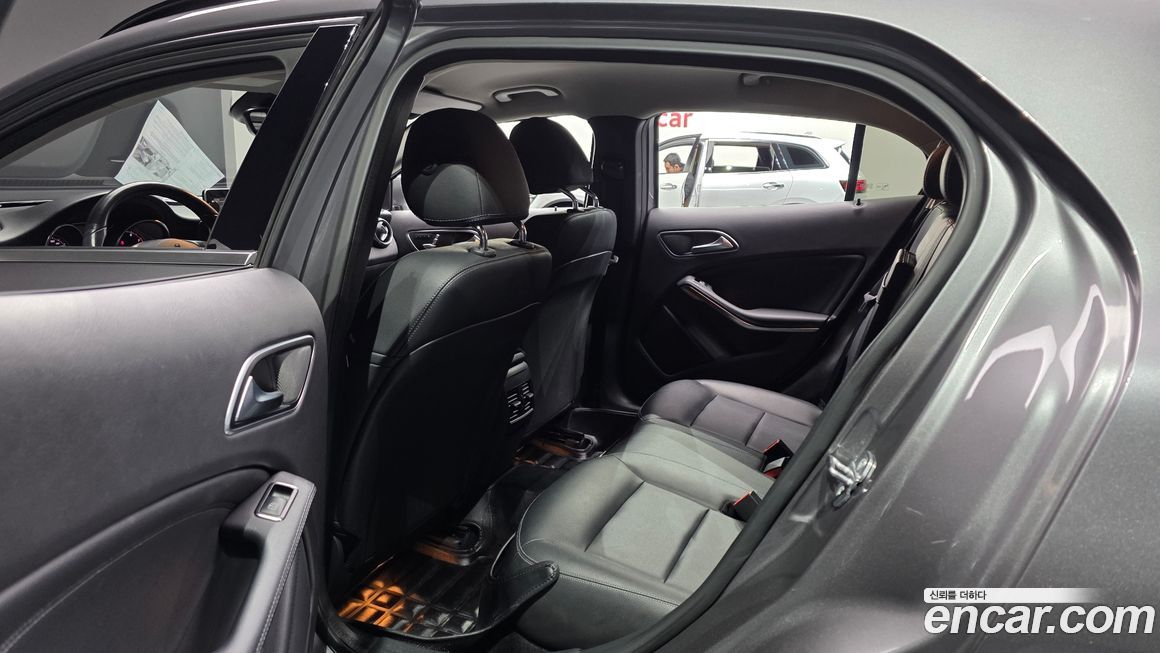 Mercedes-Benz GLA-Class 2019