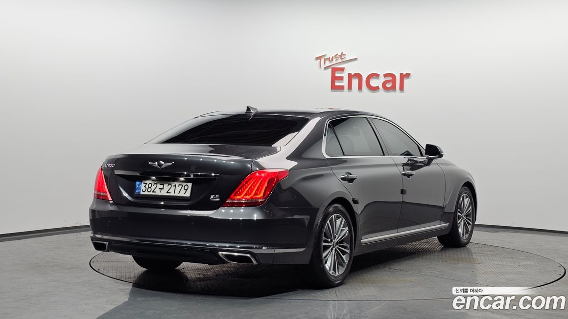 Genesis EQ900 2018