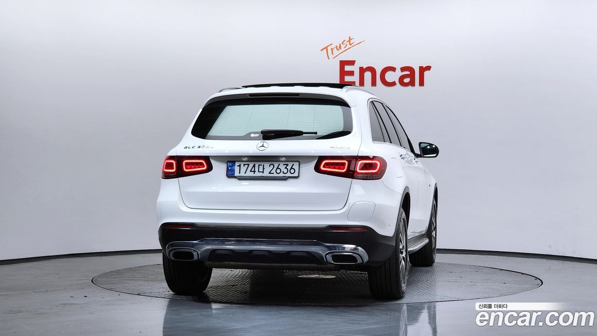 Mercedes-Benz GLC-Class 2021