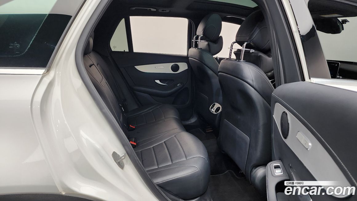 Mercedes-Benz GLC-Class 2021