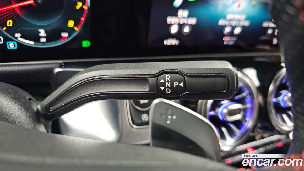 Mercedes-Benz GLB-Class 2020