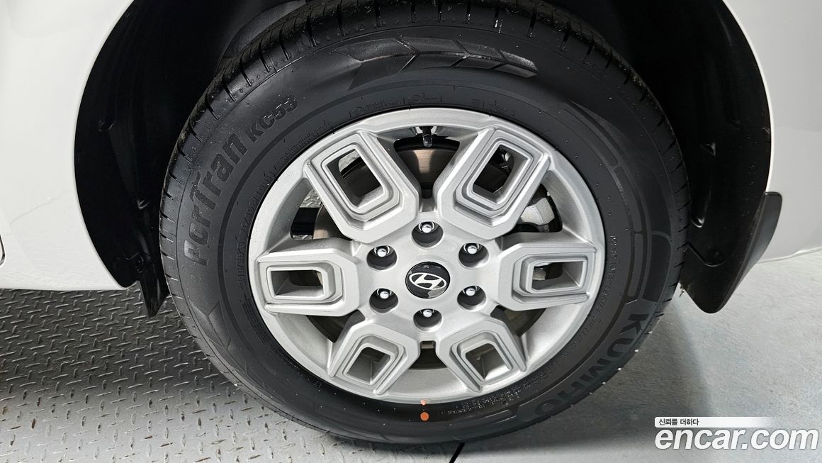 Hyundai Staria 2025
