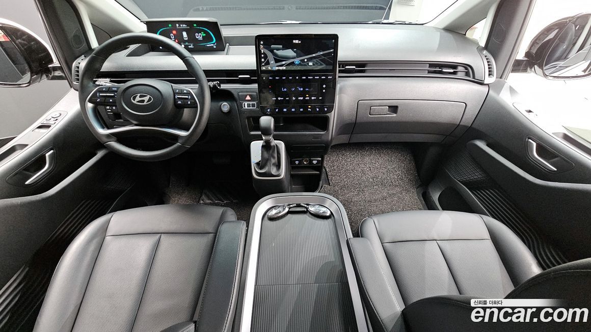 Hyundai Staria 2025