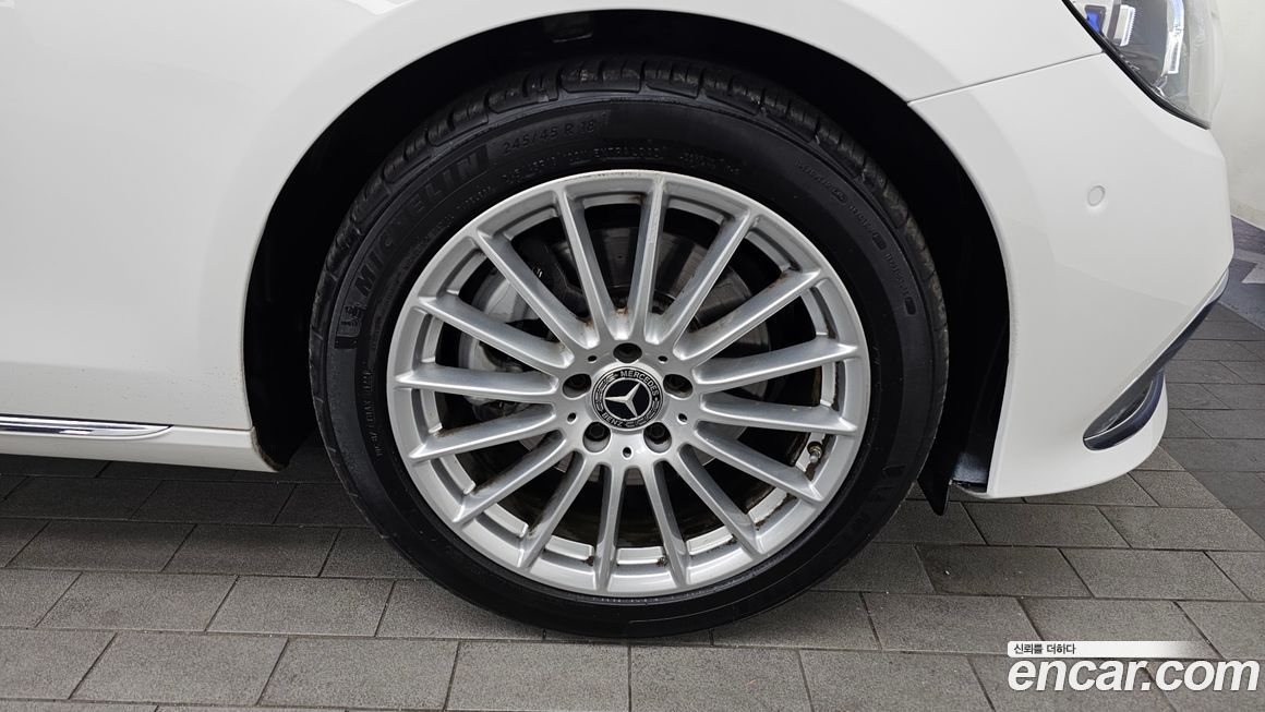 Mercedes-Benz E-Class 2023