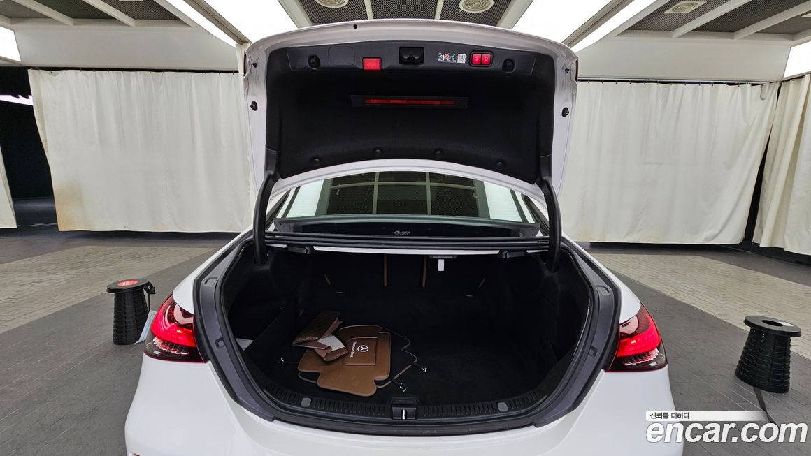 Mercedes-Benz E-Class 2023