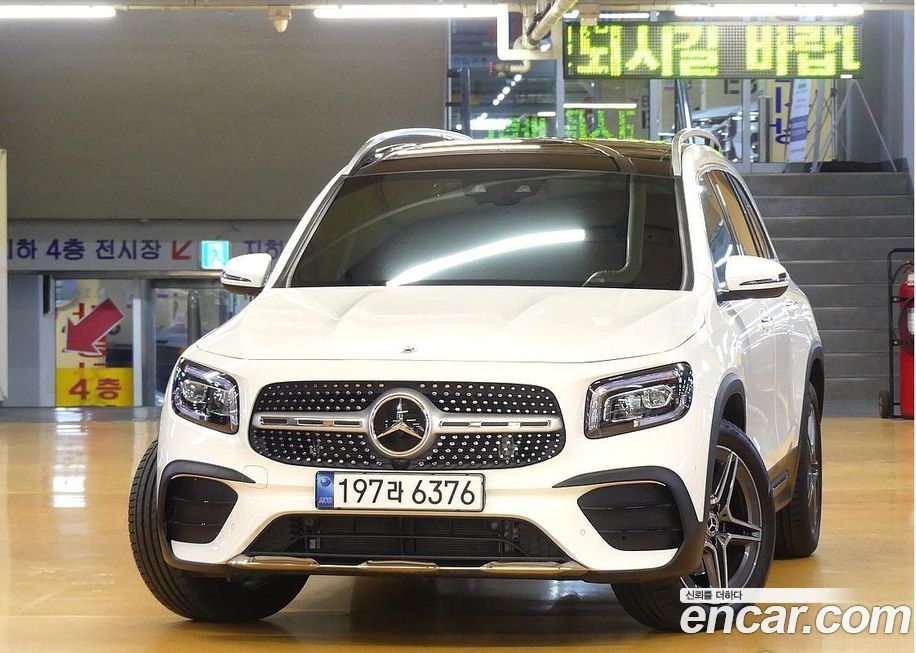 Mercedes-Benz GLB-Class 2023