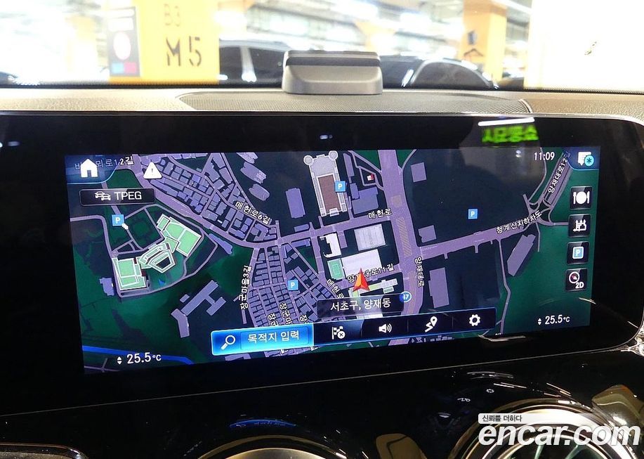 Mercedes-Benz GLB-Class 2023