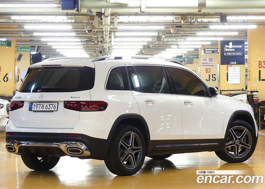 Mercedes-Benz GLB-Class 2023