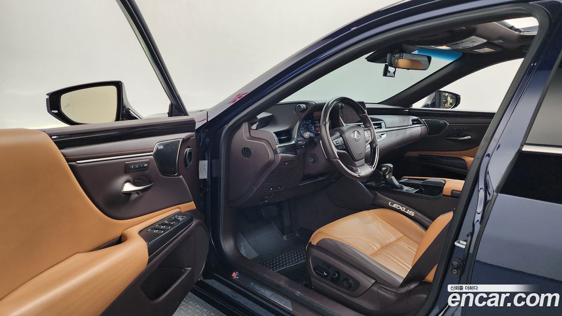 Lexus ES 2021