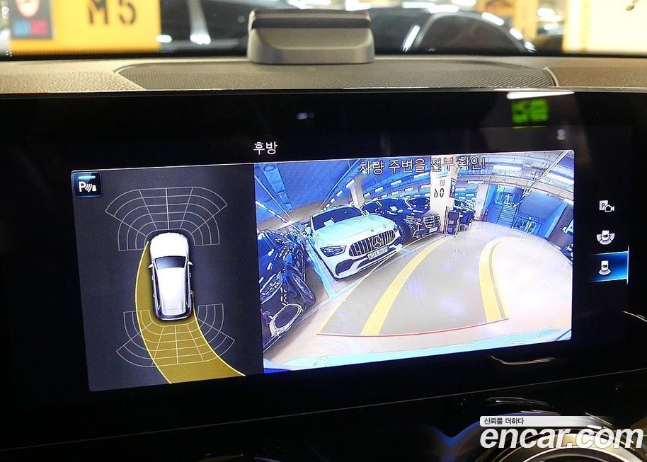 Mercedes-Benz GLB-Class 2023