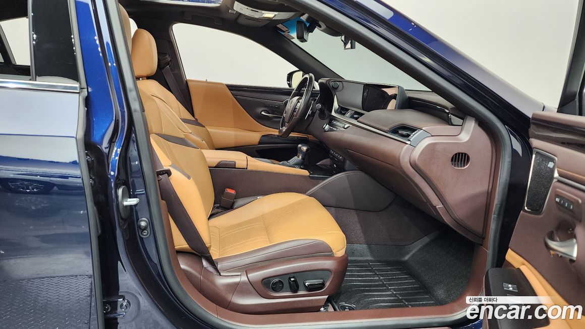 Lexus ES 2021
