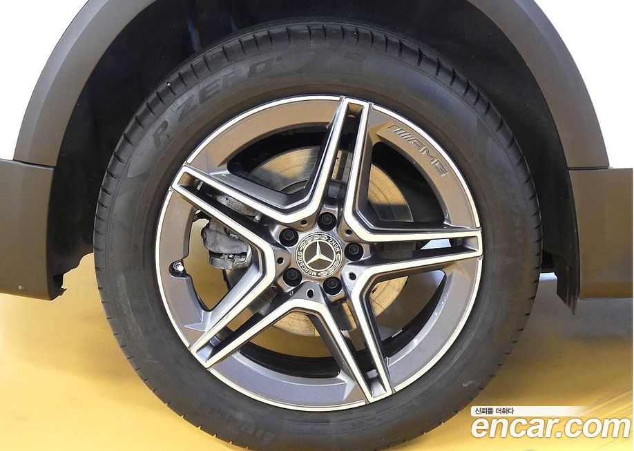 Mercedes-Benz GLB-Class 2023