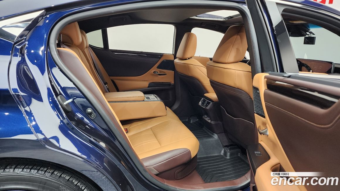 Lexus ES 2021
