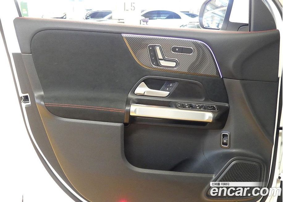 Mercedes-Benz GLB-Class 2023