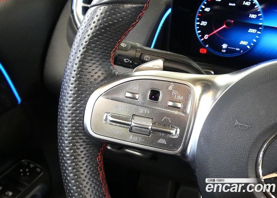 Mercedes-Benz GLB-Class 2023