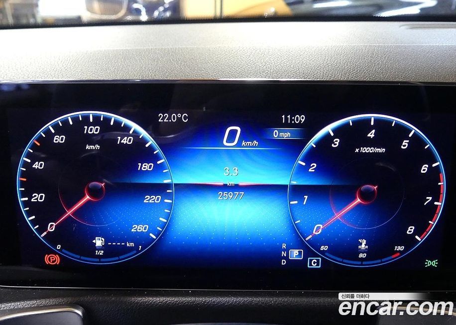 Mercedes-Benz GLB-Class 2023