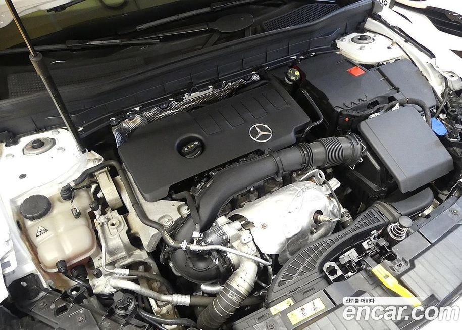 Mercedes-Benz GLB-Class 2023