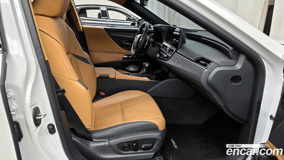 Lexus ES 2024