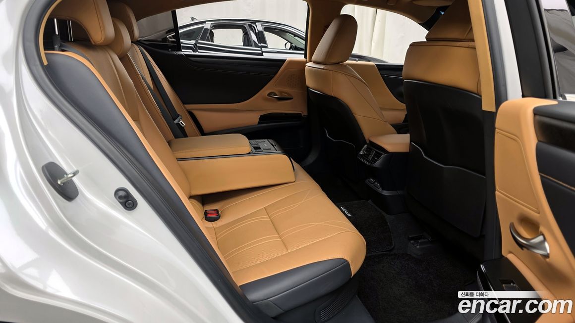 Lexus ES 2024