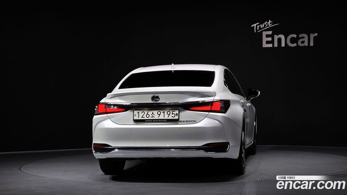 Lexus ES 2024
