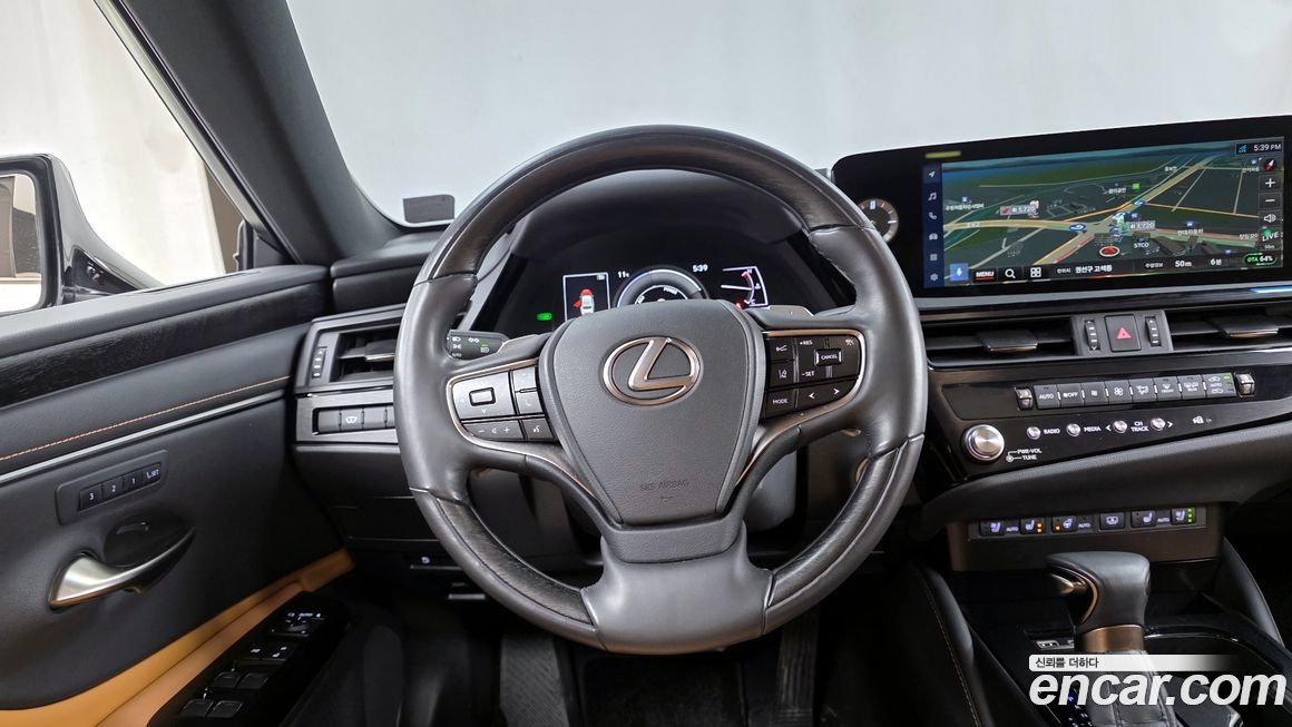 Lexus ES 2024