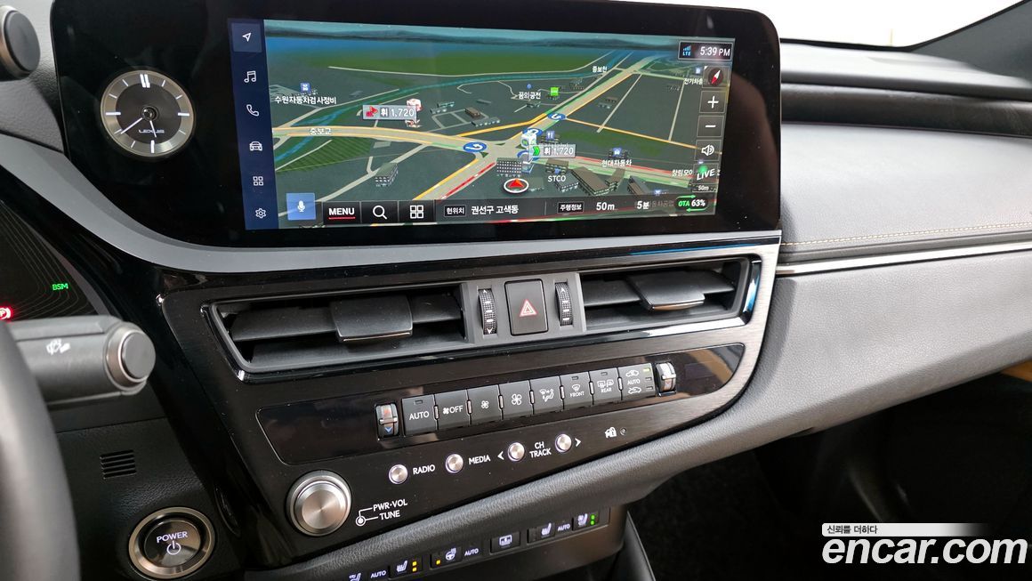 Lexus ES 2024