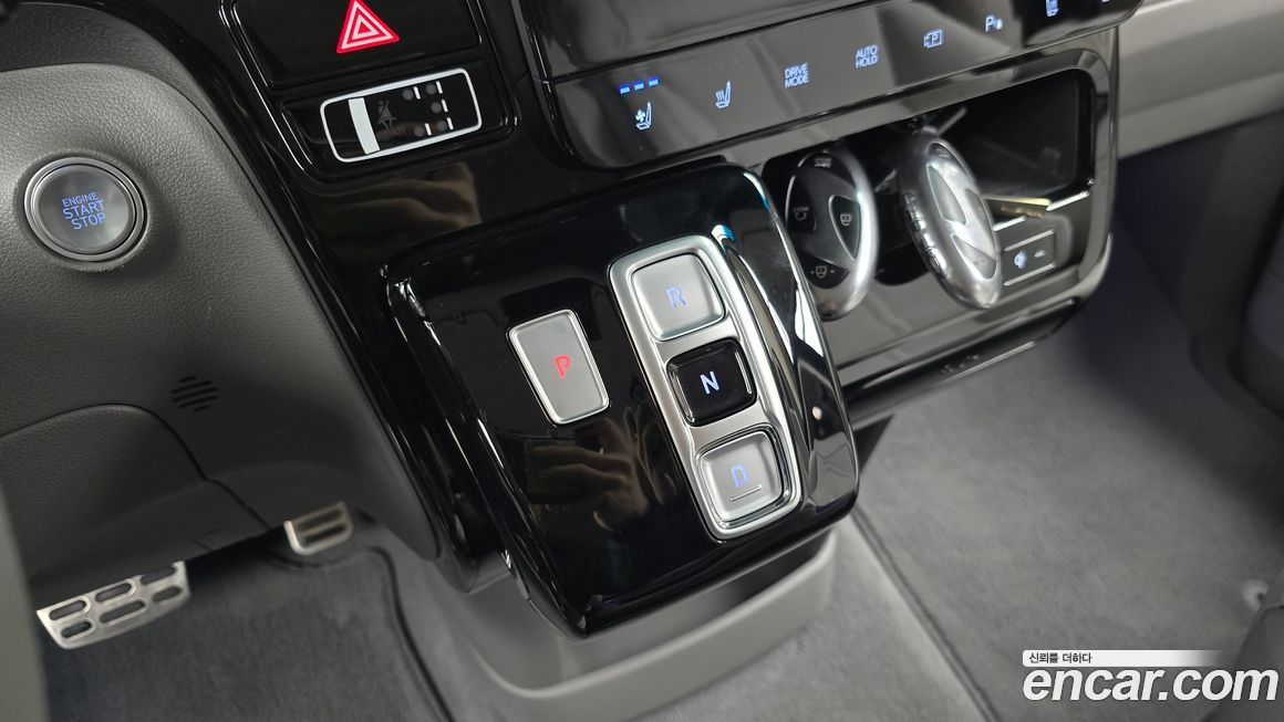 Hyundai Staria 2025
