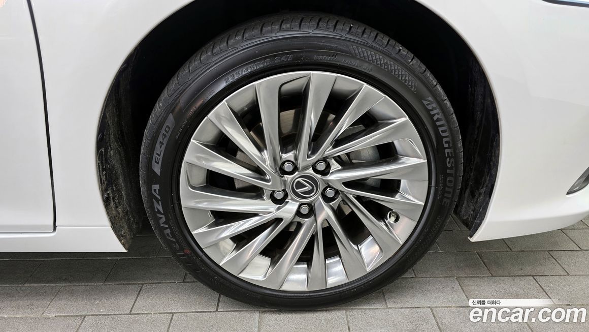 Lexus ES 2024