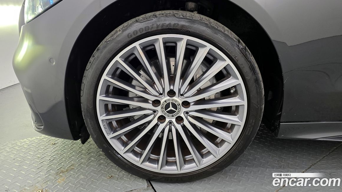 Mercedes-Benz C-Class 2022