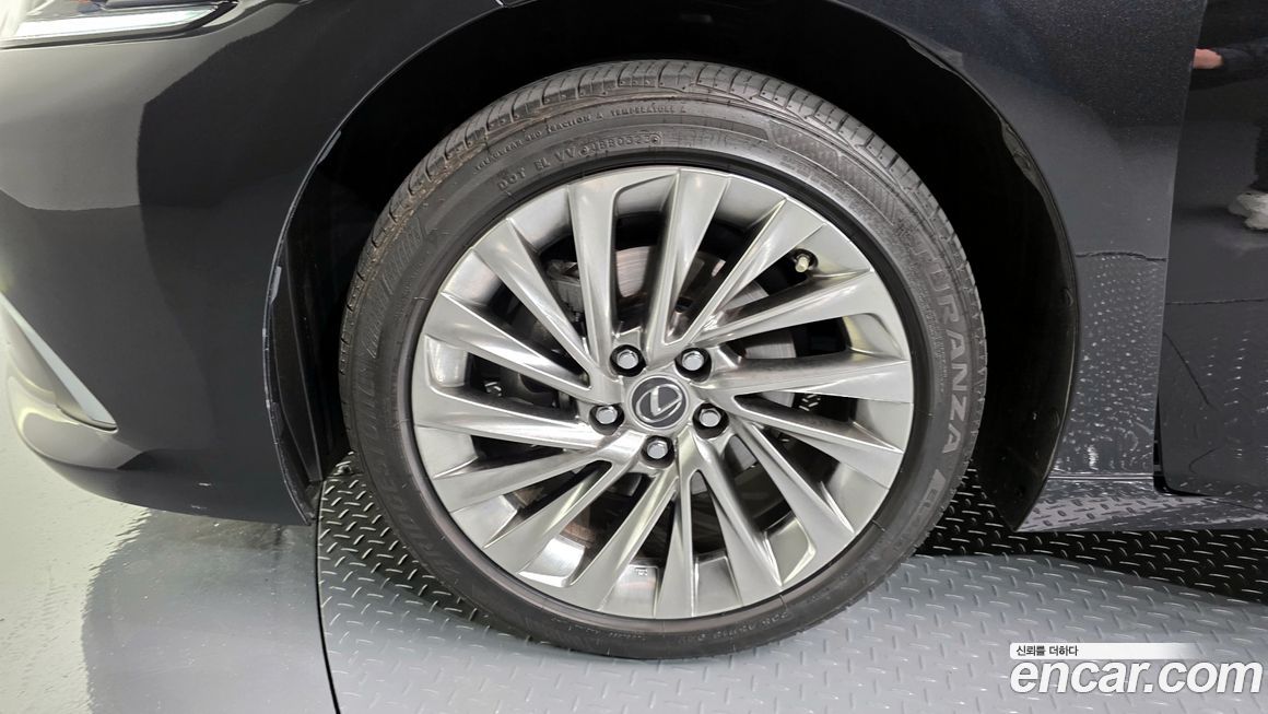 Lexus ES 2023