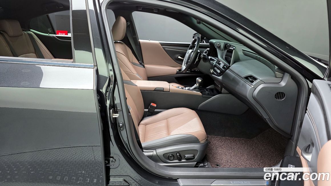 Lexus ES 2023