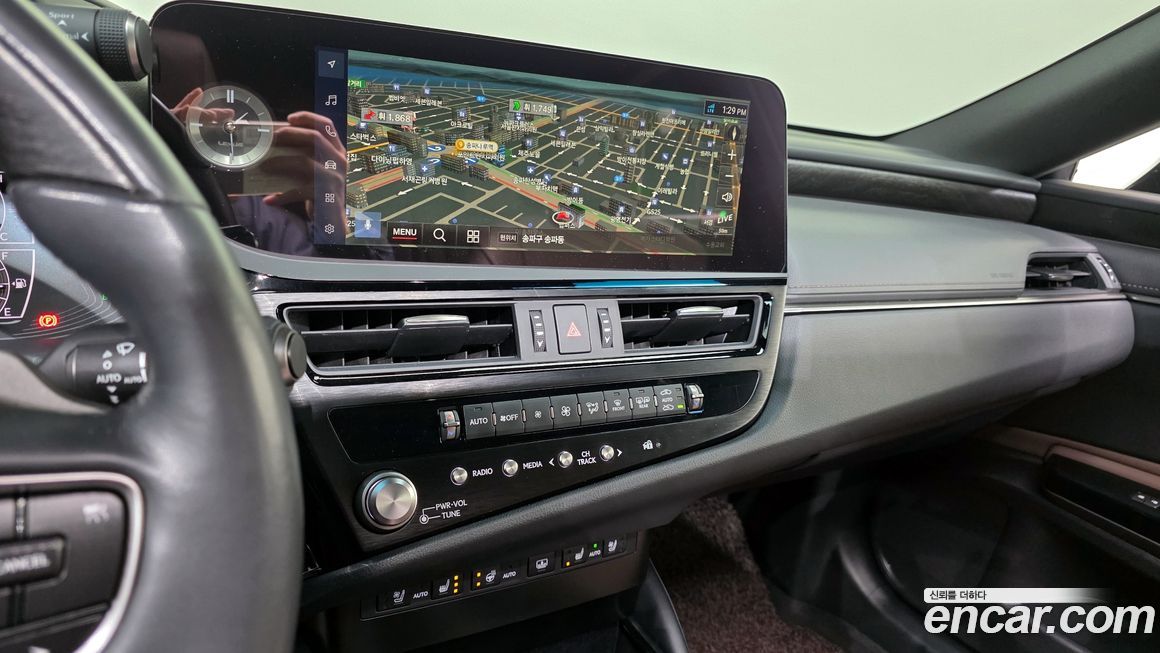 Lexus ES 2023