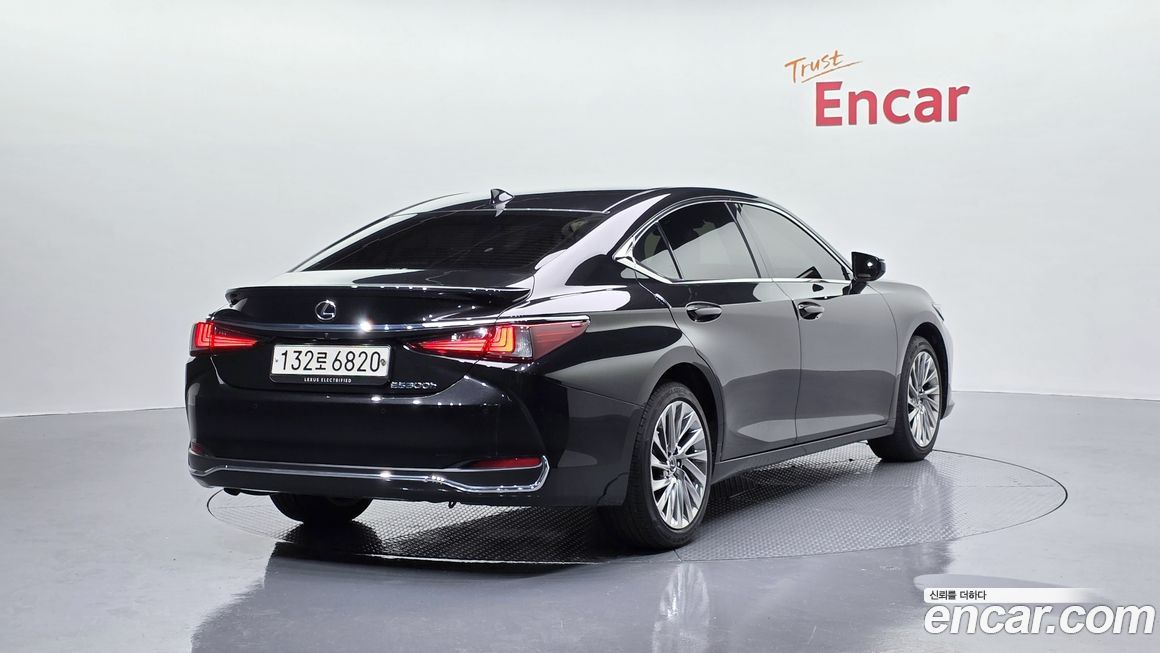 Lexus ES 2023