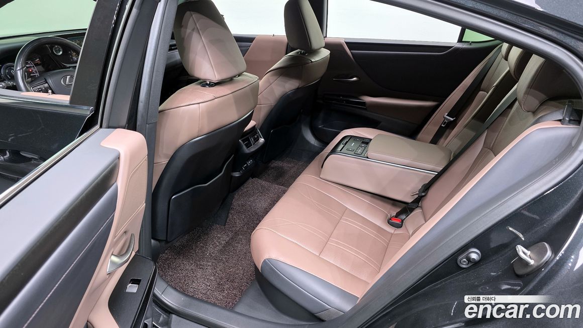 Lexus ES 2023