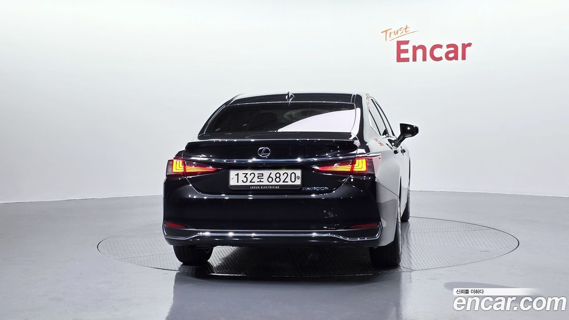 Lexus ES 2023