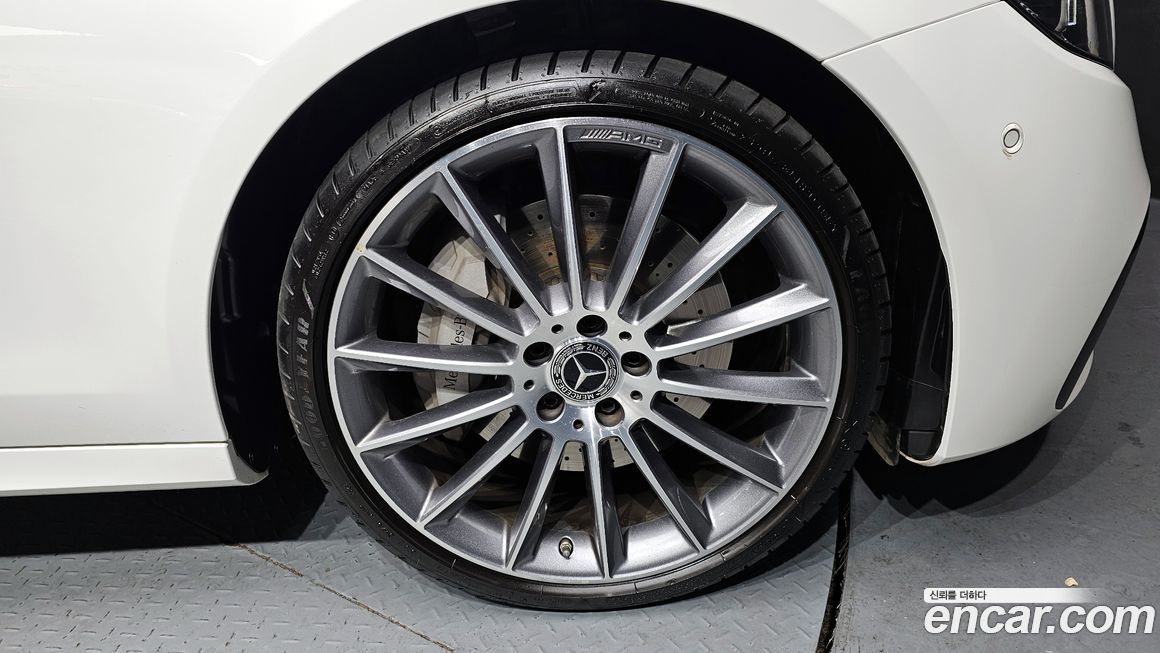 Mercedes-Benz E-Class 2022