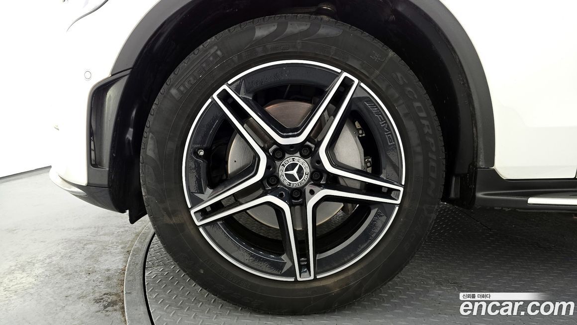 Mercedes-Benz GLC-Class 2023