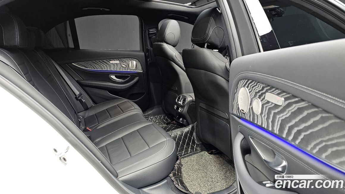 Mercedes-Benz E-Class 2022