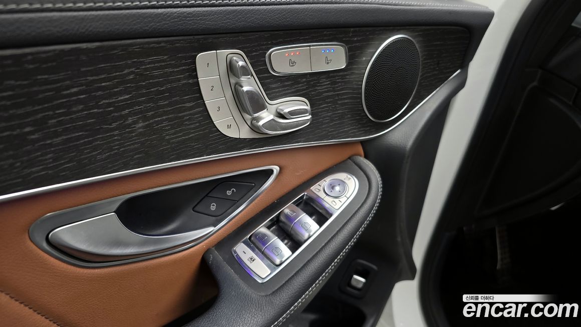 Mercedes-Benz GLC-Class 2023